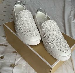 NEW Sz 6.5 fit 7 Off white Michael Kors Flat Shoes  SALE  Only  $60 🎉