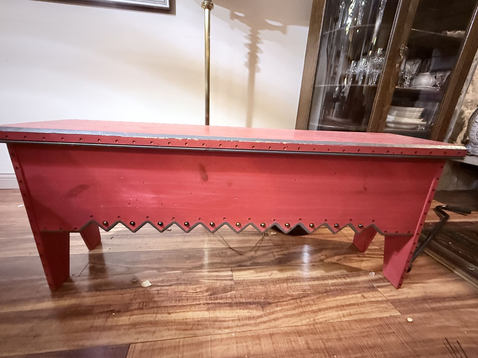 Vibrant Red Scalloped Storage Bench – Sturdy, Cute & Functional