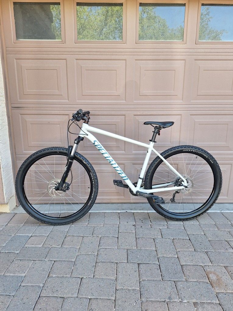 SPECIALIZED ROCKHOPPER SPORT 29 ER MOUNTAIN BIKE LIKE NEW ( CHECK MY OTHER BIKES)