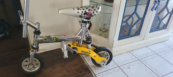 Vicicleta pequeña para payaso, valorada más de 1$00.00 está solo por $70.00 las llantas nunca se remplazan