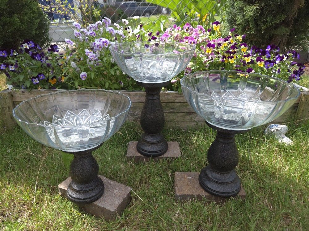 Bird Bath / Feeder  - Art Decor ( indoor/outdoor, yard art )
