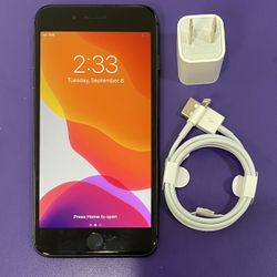 Factory unlocked apple iphone 8 plus 64 gb , store warranty 