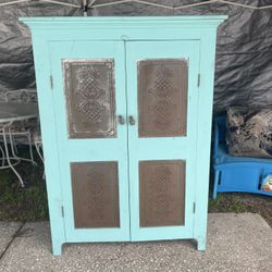 Beautiful Cabinet With Shelves Inside 