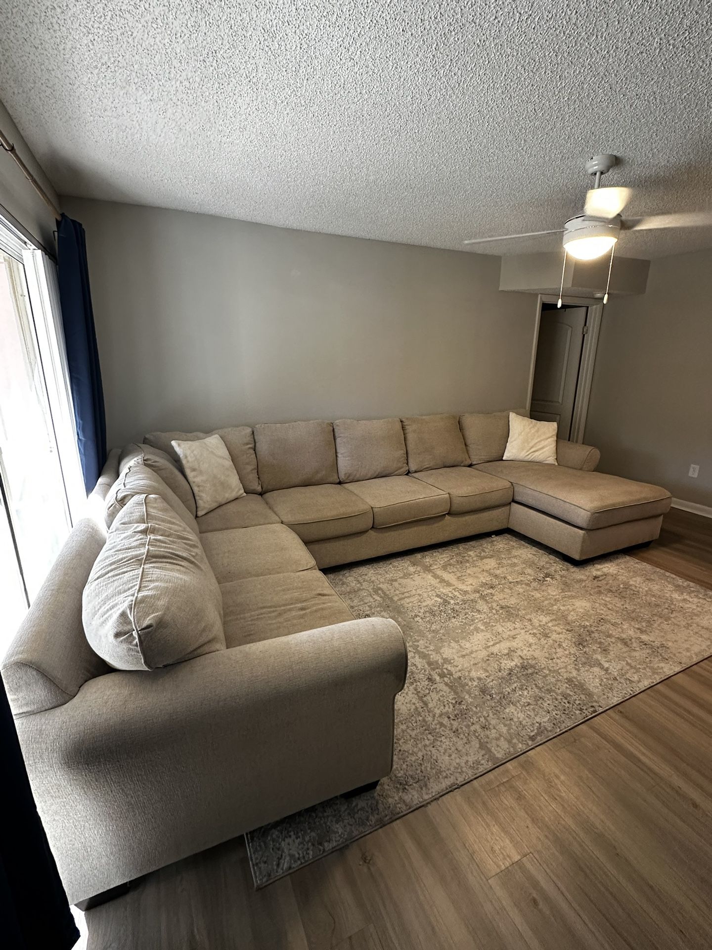 Sectional Couch With Chase for Sale in Wellington, FL OfferUp