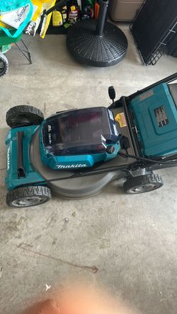 Makita Cordless Battery-Powered Lawn Mower