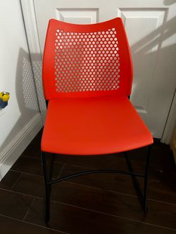 Chairs - orange and black, higher weight limit