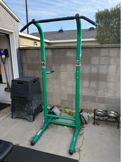 Outdoor Pull Up Bar
