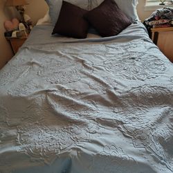 Queen size comforter, matching pillow shams, 2 dark purple pillows and wreath that ties it all together.