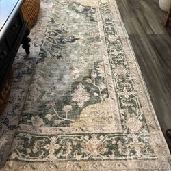 Green/Cream Color Vintage 5‘ X 7‘ Area Rug