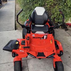 Ariens IKON 52-in 23 HP Kawasaki Carb Compliant Gas Zero Turn Riding