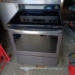 Stove Electric Whirlpool Like New Everything Is And Good Working Conditions 3 Months Warranty Delivery And Install 