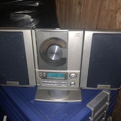 SHARPER IMAGE SO226 Vertical CD Player AM/FM Stereo