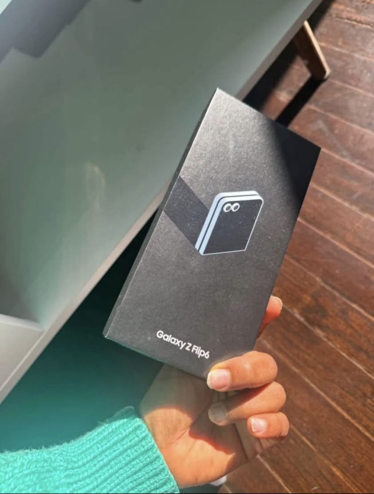 never used brand new tmobile locked samsung galaxy z flip 6 & galaxy watch 7 (40mm).