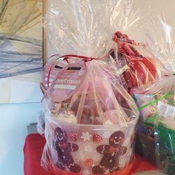 Red & Pink Gingerbread Gift Basket 