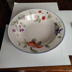 Savoir vivre luscious soup bowl