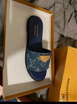 LV women’s slides