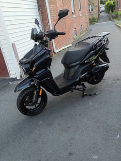 2023 SCOOTER 150 cc HAS TITLE
