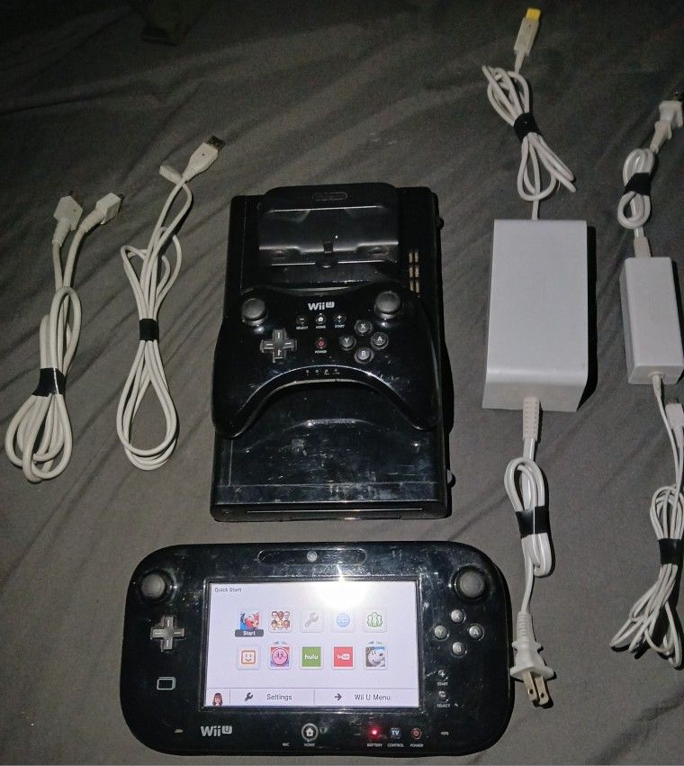 Nintendo Wii U [32GB] Bundle 