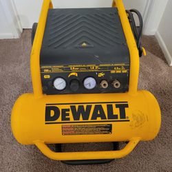 DeWalt 4.5 Gal Portable Elec. Air Compressor