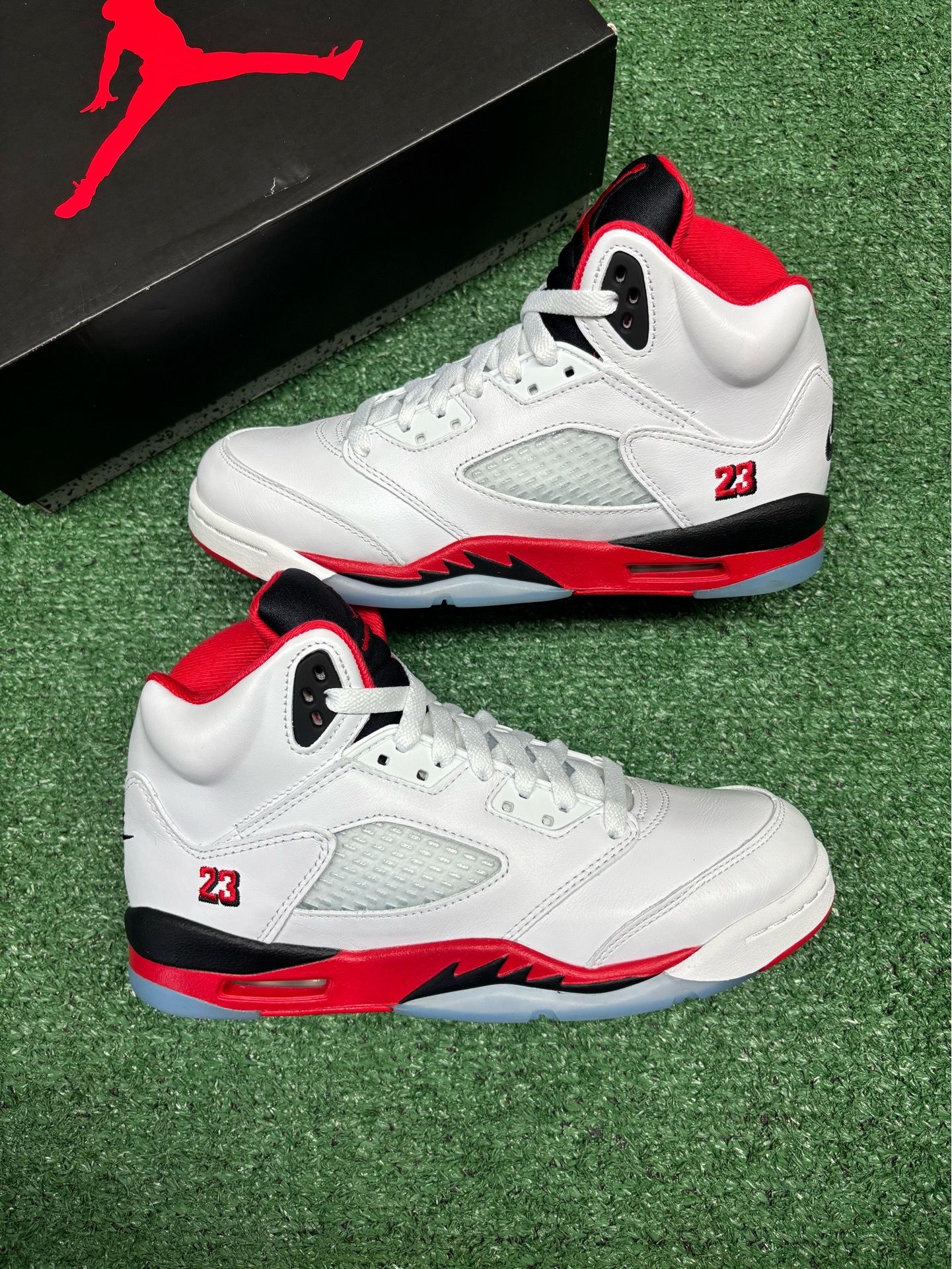 JORDAN 5 FIRE RED BLACK TONGUE 2025 SIZE 7Y