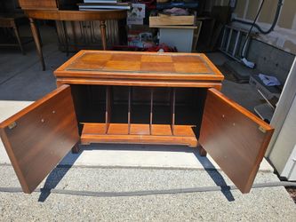 Vinyl cabinet record player