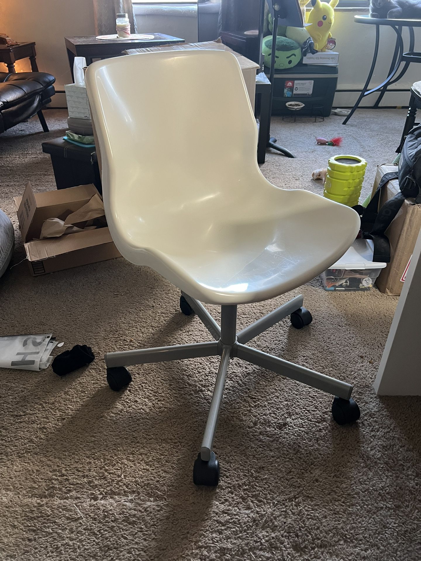 White Chair w/ Wheels 
