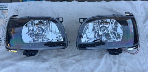 01-04 Toyota Tacoma Black Housing LED Strip 1pc Style Headlights Corner Lights
