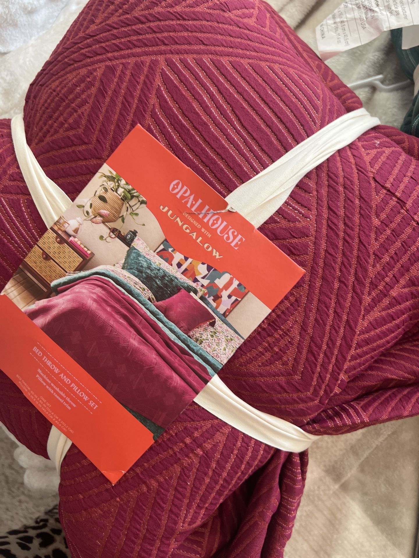 2 New Sets If Throws And Pillow