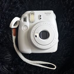 Fujifilm Instax Mini 9 Instant Camera – Great Condition (Tested & Working)