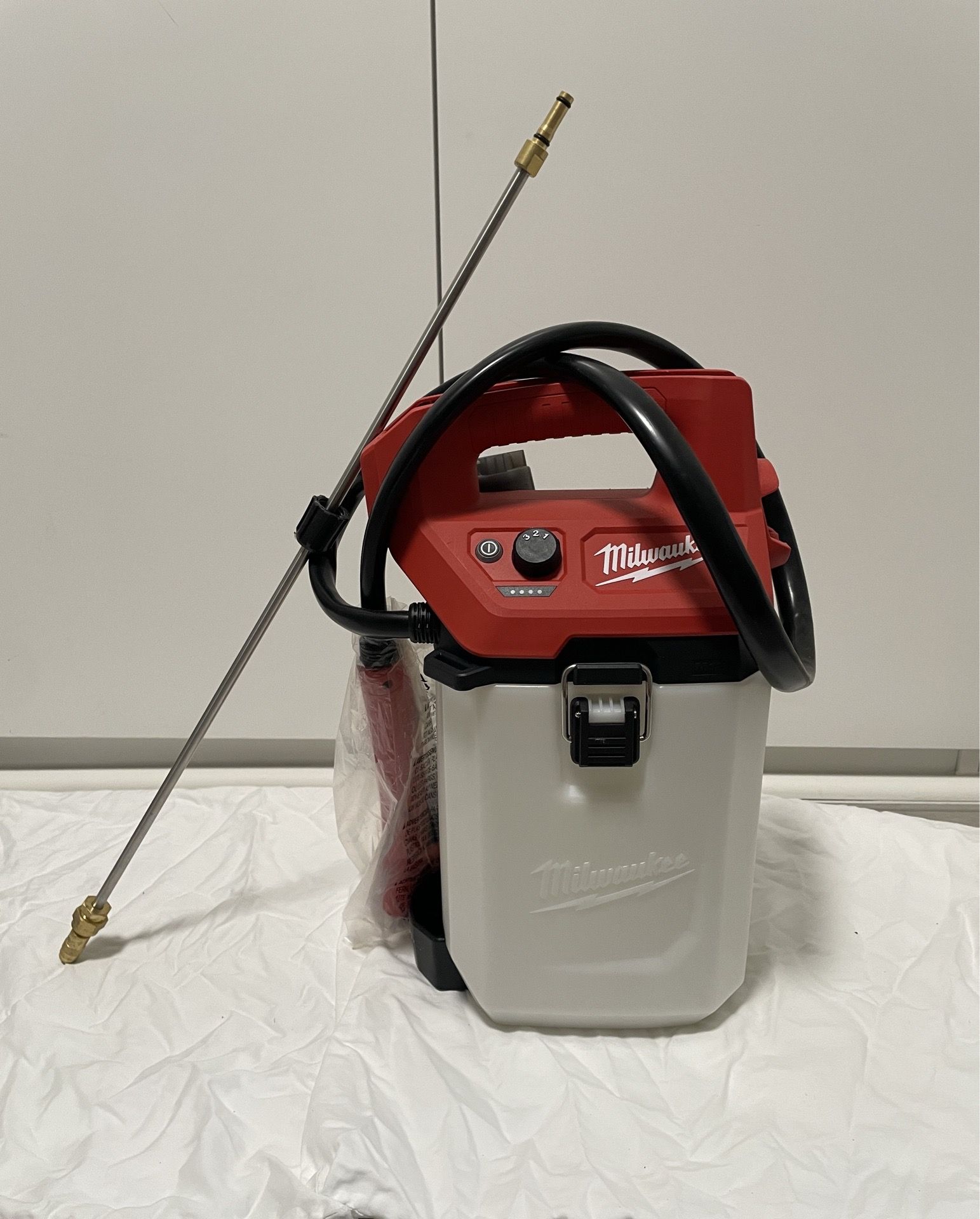 Milwaukee M12 12-Volt 2 Gal. Lithium-Ion Cordless Handheld Sprayer (Tool Only)