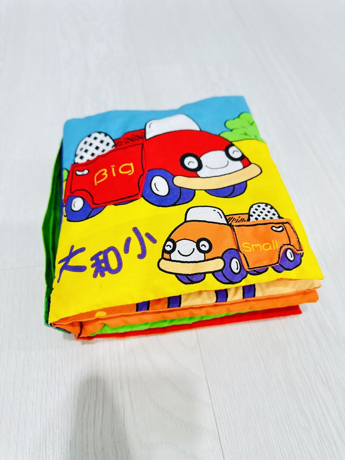 Soft Book for toddler/infant to recognize Big/Small concepts