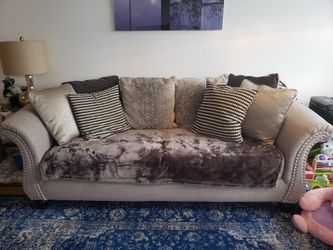 Ashley's Furniture Coach -LIKE NEW!