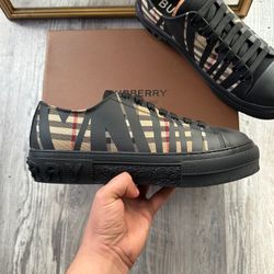 Burberry Black Shoes 