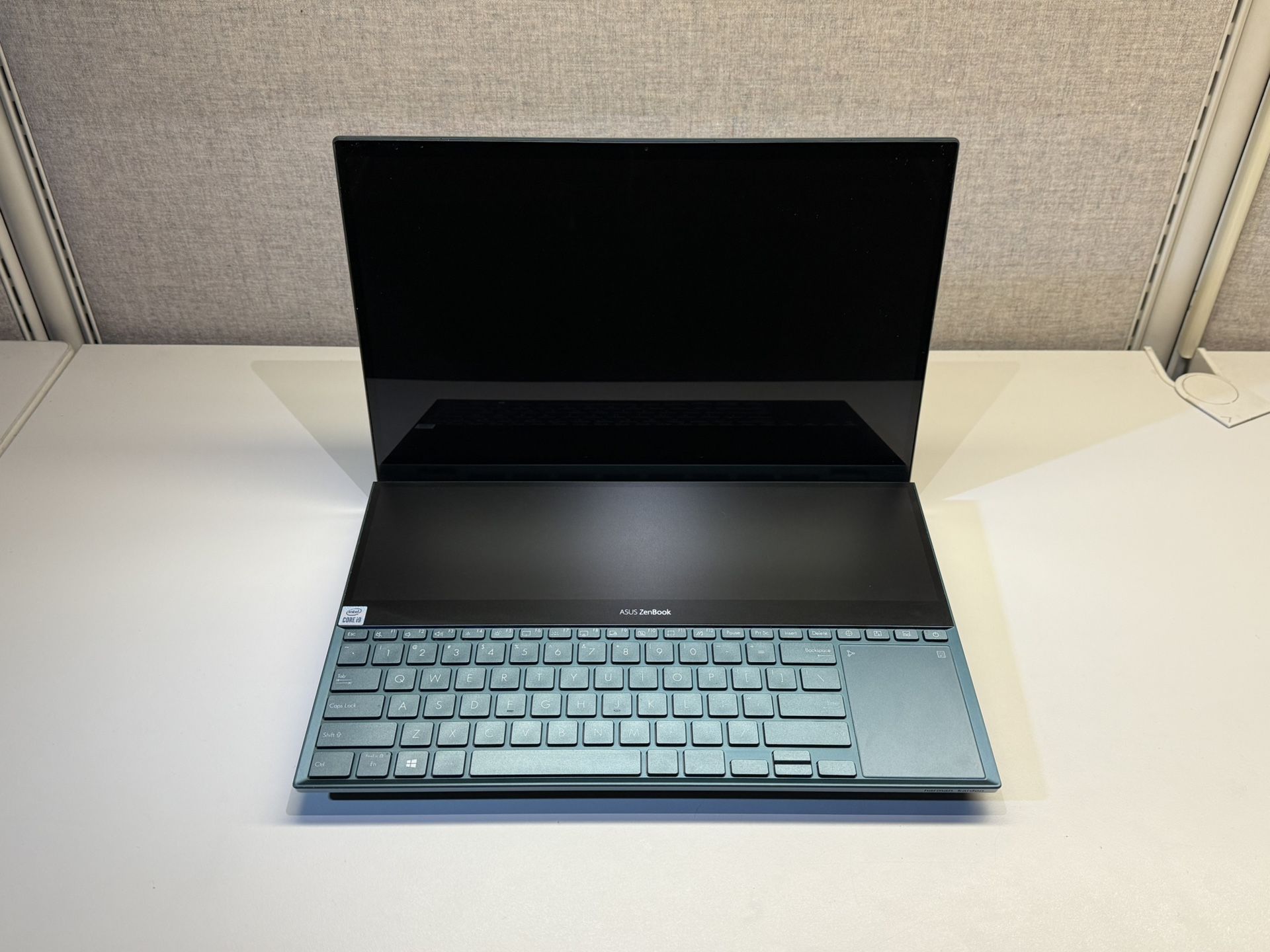 ASUS Zenbook Duo Pro (UX581)