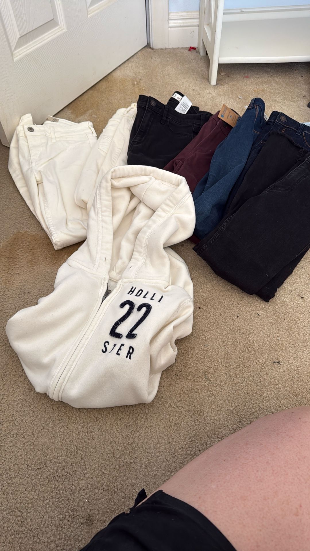 Girls Hollister Jeans - size 25, 26 ( all of them )