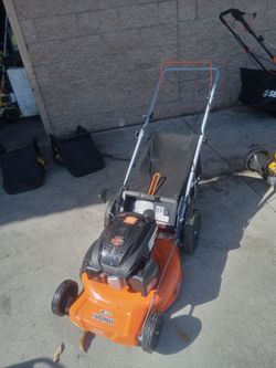 YARDAMAX  GAS  PUSH LAWN MOWER