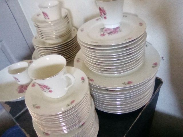 China Set 75 Piece 23 K Trimmingy