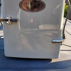 Frigidaire Retro 6 Can 