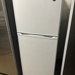 GE Small White Fridge 