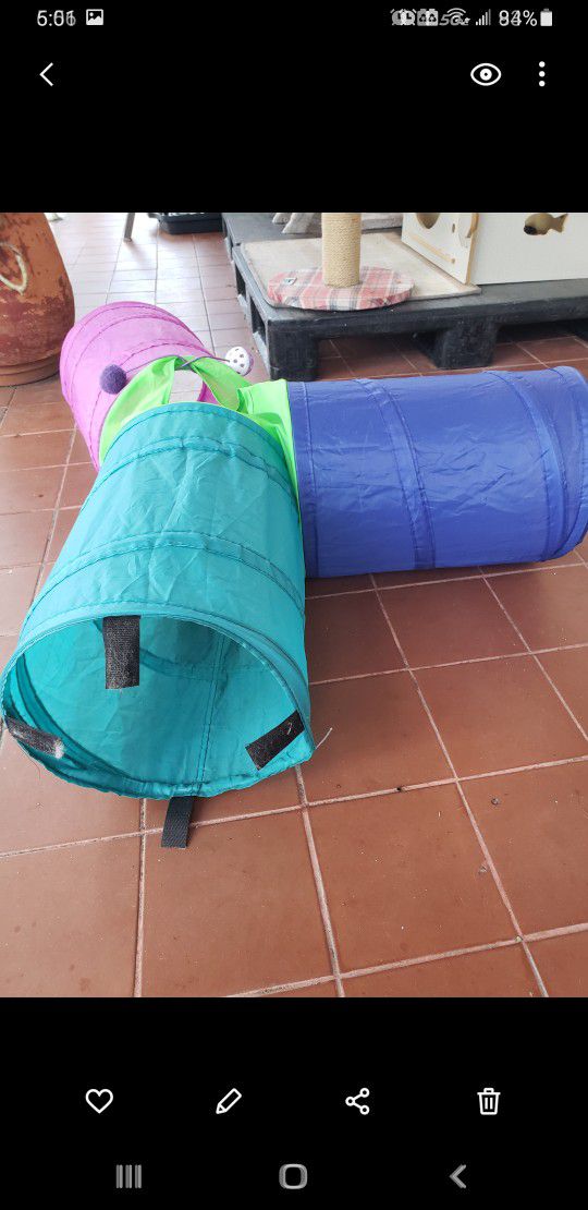 Cat/Kitten Play Tunnel With Hanging Jingle Bell Toy