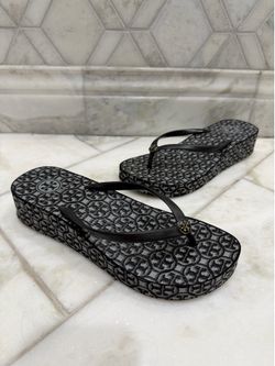 Size 8 Tory Burch Thandie Wedge Flip Flops - Black / Grey