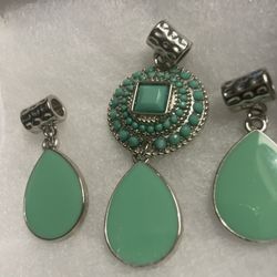 Beautiful Hanging Pendant w/Matching Earrings