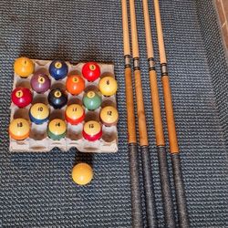 4 Wooden Pool Cue Stick And Vintage Balls 