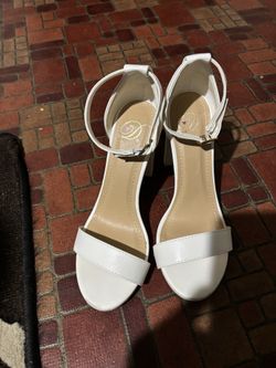 White sandals size 6.5