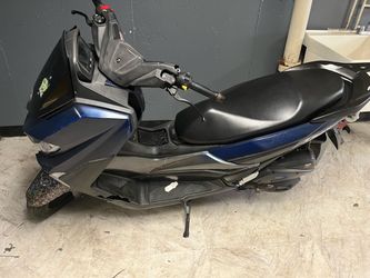 Gas scooter with title Ava now
