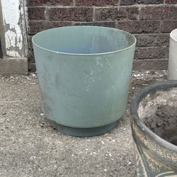 Vintage Pot / Planters 