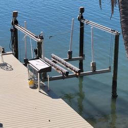 Hi Tide 9000 # aluminum boat lift
