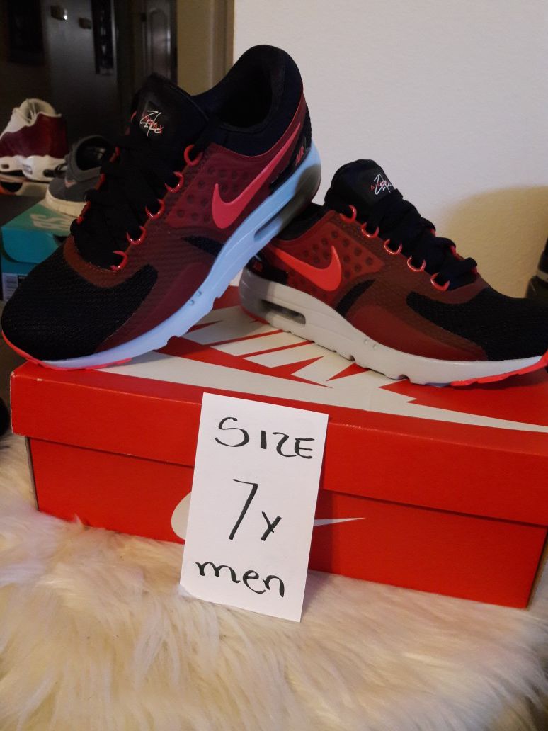 NIKE MAX SIZE 7 FOR MEN