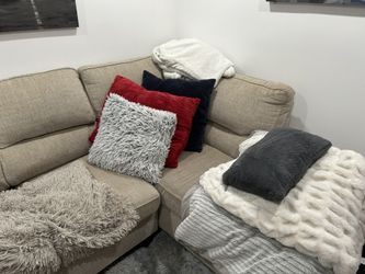 Sectional Couches 