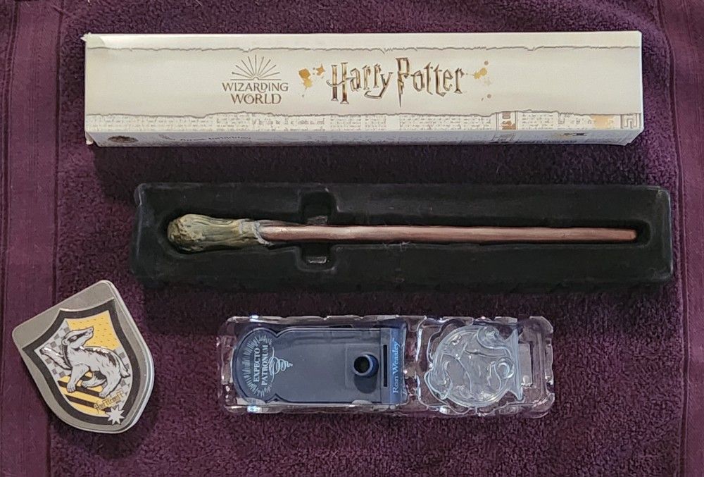 Pre-owned Harry Potter Noble Collection Ron Weasley Wand With Stand - Excellent Condition